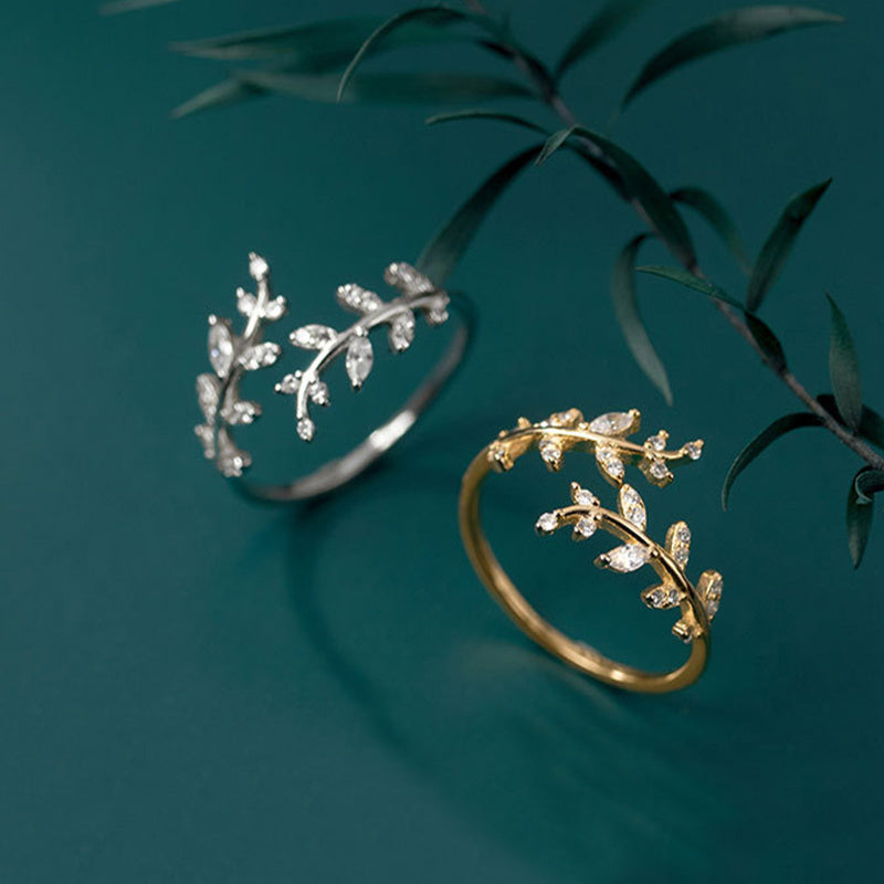 Branch ring for women in silver and gold, leaf design, stylish fashion jewelry.